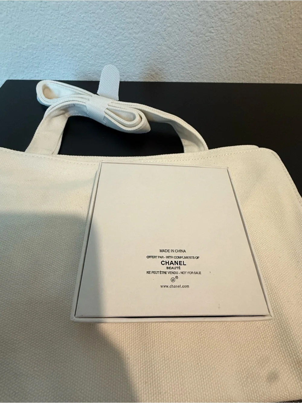 CHANEL Beauté VIP Canvas Apron Bag + Gold Compact Mirror GWP Set